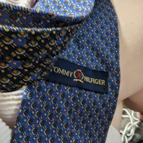 Vintage Two Tone Tommy Hilfigler silk tie. - Picture 3 of 5